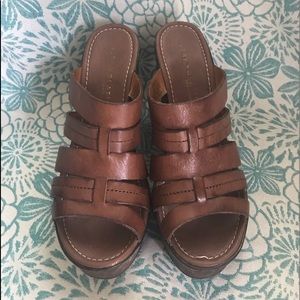 Very Volatile Los Angeles Brown Wedges